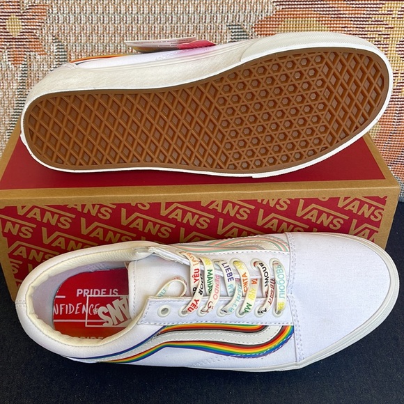 Vans Men’s Old Skool
(Pride) White/True White
VNOA5KRFB5U
Sneakers - athletic - Picture 4 of 16
